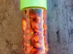 把山楂盛出装在料理机中