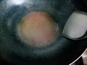 炒到气泡有糖色