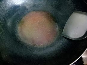 炒到气泡有糖色