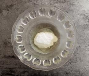 糖粉放入黄油种