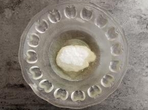 糖粉放入黄油种