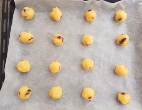 再分成12克的小团子搓圆