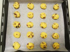 用手指稍稍按扁