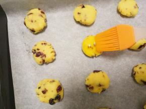 再表面刷上一层蛋液