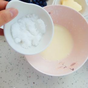 白糖放入牛奶中