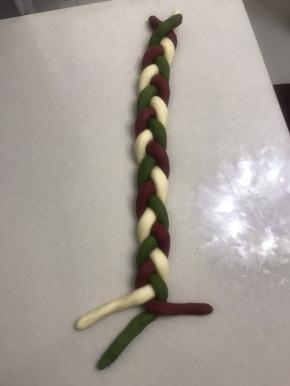 慢慢辫好，二头留一点不辫。