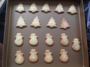 饼干边缘黄色即可，取出晾凉