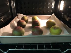 烤箱提前预热180度，上下火，烤25分钟