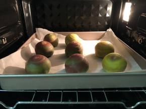 烤箱提前预热180度，上下火，烤25分钟