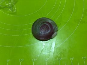 切面朝下，按压扁