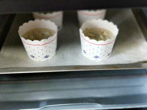 去烤箱中层，180度烤25分钟。【具体时间根据自家烤箱性能另定】