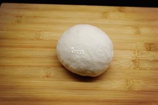 揉的面团静放10分钟，叫“醒面”；