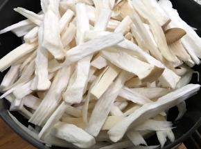 杏鲍菇洗净撕成粗丝