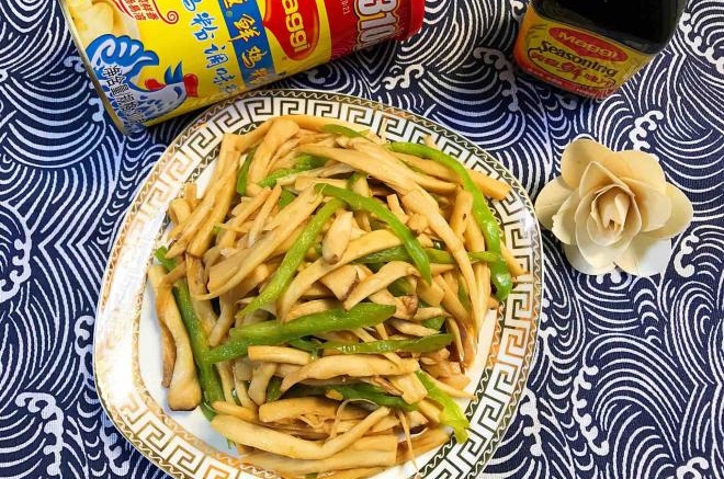 青椒素炒杏鲍菇