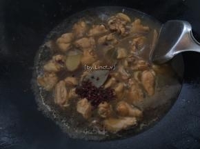 加入香叶和花椒
