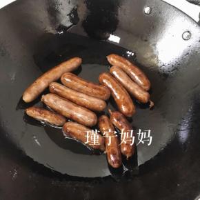我迫不及待的煎了几根给女儿、老公、婆婆她们吃，都说太好吃了，晒圈，好友直接问多少钱，让我给寄点过去，于是乎我还特意买了个封口机和真空包装在网上卖了起来，哈哈哈哈哈