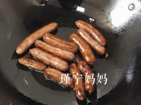 我迫不及待的煎了几根给女儿、老公、婆婆她们吃，都说太好吃了，晒圈，好友直接问多少钱，让我给寄点过去，于是乎我还特意买了个封口机和真空包装在网上卖了起来，哈哈哈哈哈