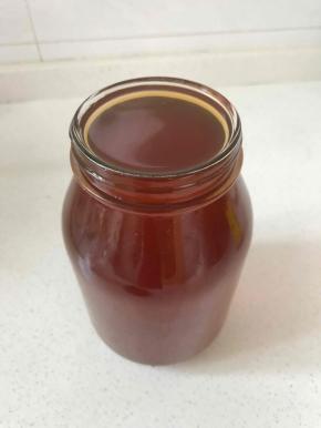 家里没有葡萄酒，找朋友要的，去年酿的陈酿，特别香，不喜欢酒的朋友可以直接加等量的清水，但蜂蜜不要用糖代替，否则口感大不同