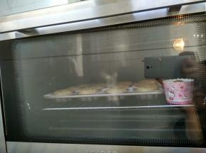 烤箱提前预热180度，烤18分钟
