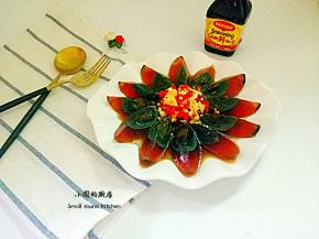 倒在皮蛋上即可