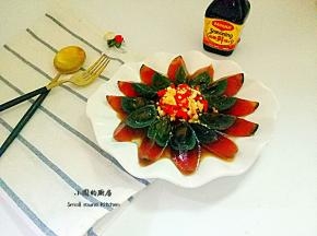 倒在皮蛋上即可
