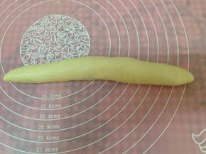 搓成长条(长度于模具一致）