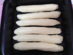 依次做完，摆入模具（我用的学厨9.5寸方模）再次发酵至2倍大