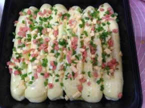 最后撒入香葱碎，烤箱180度预热