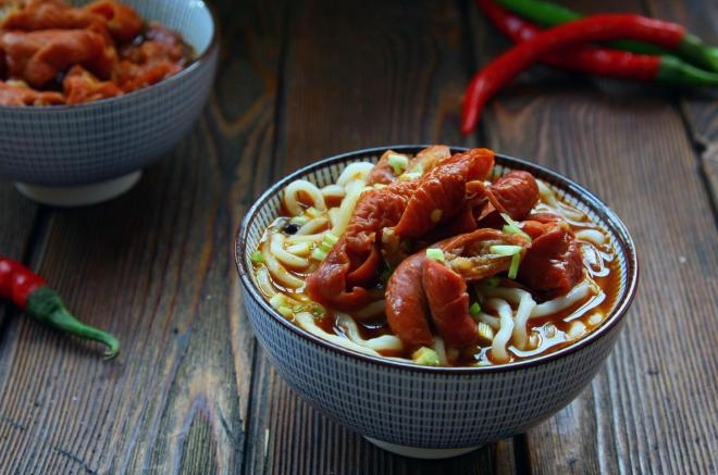 麻辣肥肠小面