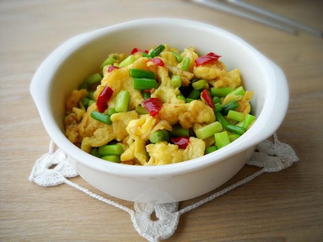 剁椒蒜薹炒鸡蛋