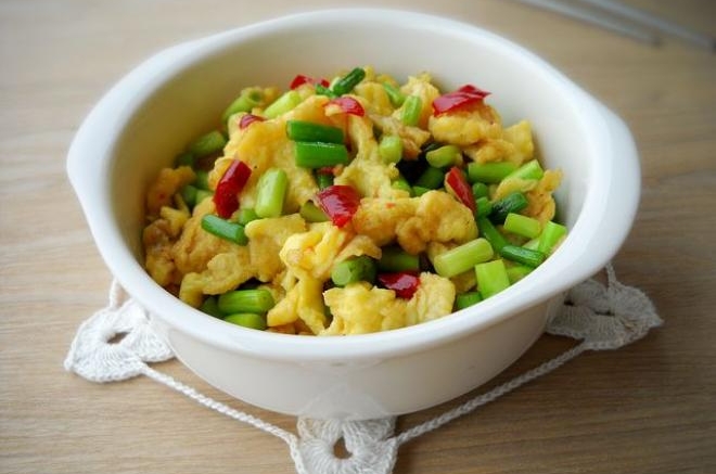 剁椒蒜薹炒鸡蛋