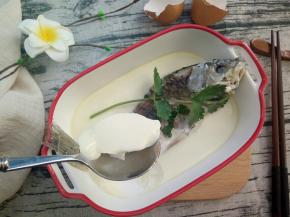 鱼肚里还有蛋液呢，真的是鱼中有蛋，蛋中有鱼！蛋特别嫩也特别鲜！