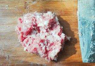 切小块剁成肉糜