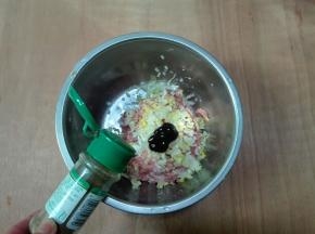 放少许黑胡椒粉