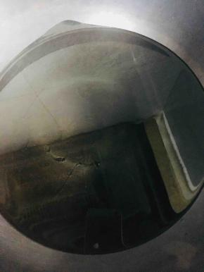 热锅加油烧至五成热