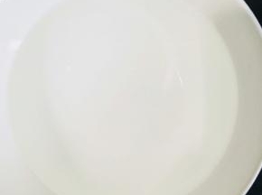 准备一小碗清水