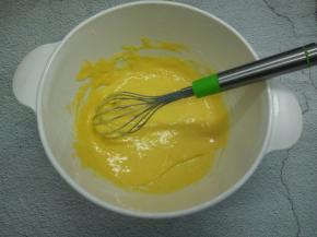 这是搅拌好的蛋黄糊