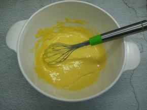 这是搅拌好的蛋黄糊