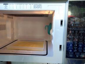 放入微波炉，高火微波1分钟