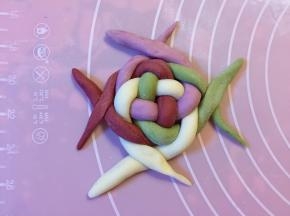 相邻的两条再右搭左交叉