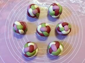 用同样的方法，把剩余的六个包好。