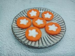 白菜邦也刻花型，放胡萝卜里面