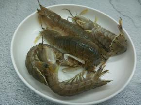 皮皮虾6只，每只都有膏