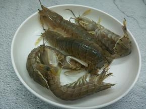 皮皮虾6只，每只都有膏