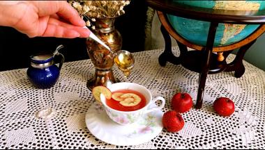 少晾一会儿，加入蜂蜜，就可以饮用了。