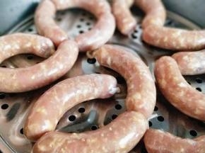 入蒸锅，隔水蒸约25分钟的样子。