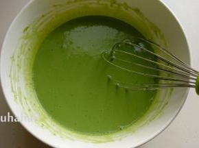 面糊搅拌均匀无颗粒，静置十五分钟左右