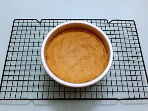 烤好取出晾凉，不用倒扣