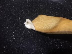 锅里放点猪油。这样的米饭更香