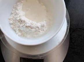 面粉35克加入120克水